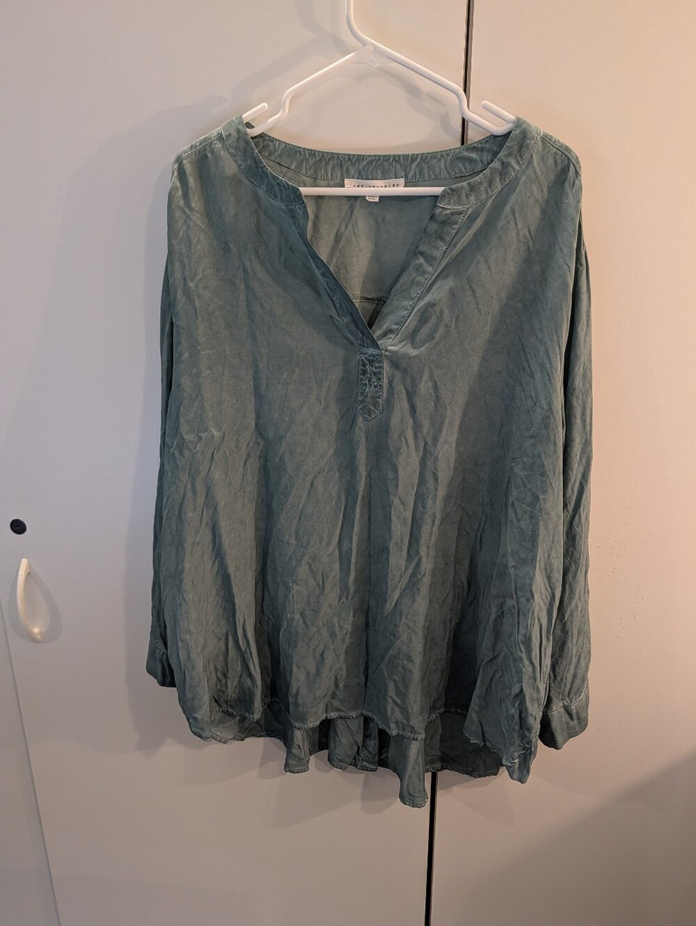 Jane & Delancey 1X Light Teal V-Neck Long Sleeve Women's Top